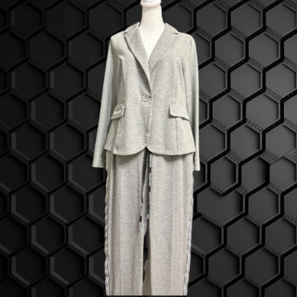 Gray Women's Suit in Sporty-Elegant Style Size: M - Picture 1 of 9